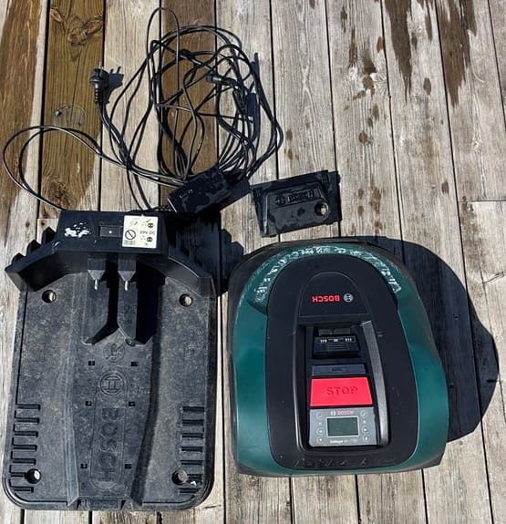 Bosch Indego M+ 700 - robotgräsklippare. Välvårdad.