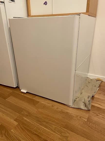 Vit metall överskåp