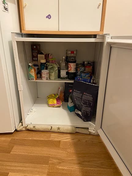 Vit metall överskåp