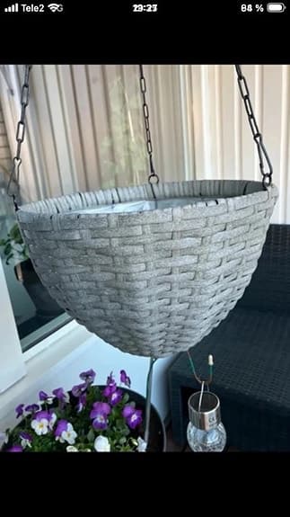 IKEA hängkrukor grå korgmodell med kedja