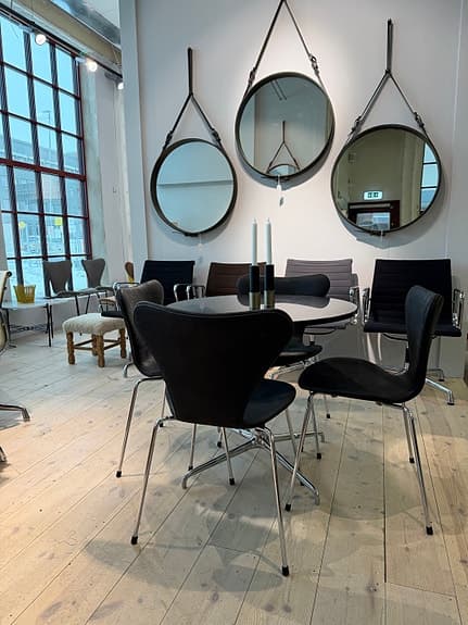 4 Fritz Hansen Arne Jacobsen stol, Svart.