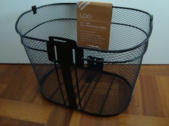 Korg med låsbart lock för cykel