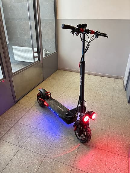 Mankeel elscooter 10" 800W svart