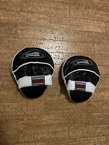 Fighter fokuspads mittsar svart/vit
