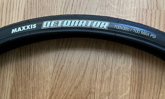 Cykeldäck MAXXIS DETONATOR 700x32C Nya racerdäck 0 mil