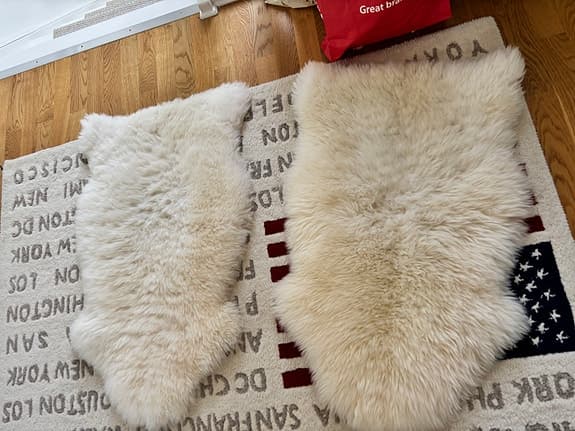 fårskinn mattor 2st