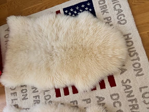 fårskinn mattor 2st