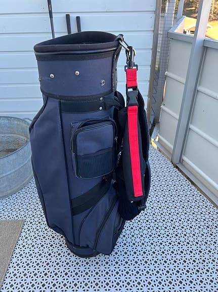 Golfbag med klubbor blå