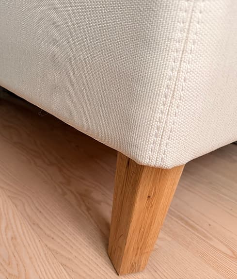 KungSängen säng med resårbotten beige tyg och träben i Ek