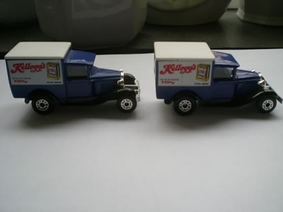 2 Matchbox modellbilar Kellogg’s lastbil blå vit A  Ford 1979