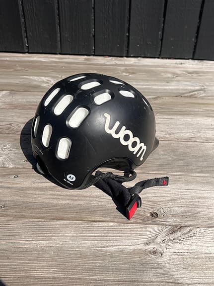 Woom barncykelhjälm svart storlek M (53–57 cm)