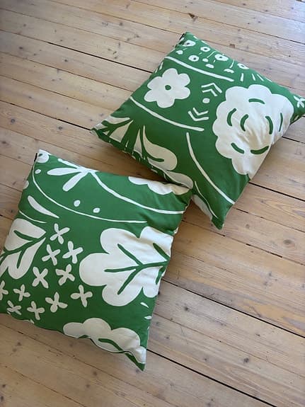 Marimekko 2 kuddfodral grön med vit blommig mönster