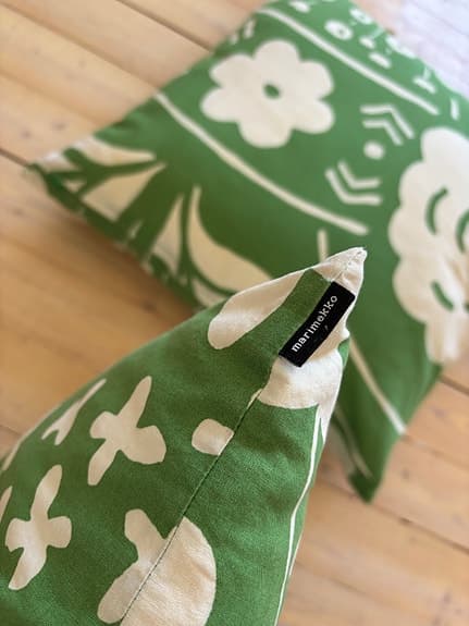 Marimekko 2 kuddfodral grön med vit blommig mönster