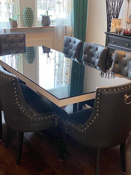 ✨ Säljes: Elegant matgrupp med 8 stolar + utdragbart bord ✨