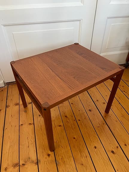 Nyrenoverad sidobord i teak