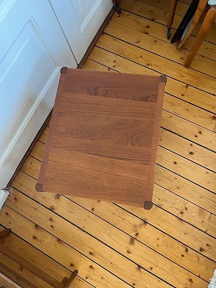 Nyrenoverad sidobord i teak