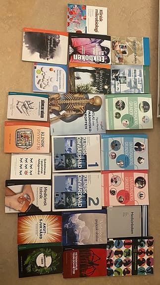 Kurslitteratur till sjuksköterskeprogrammet säljes
