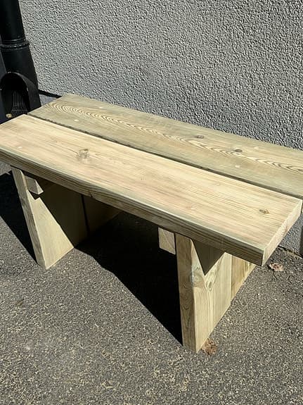 Bänk for utomhusbruk