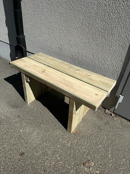 Bänk for utomhusbruk
