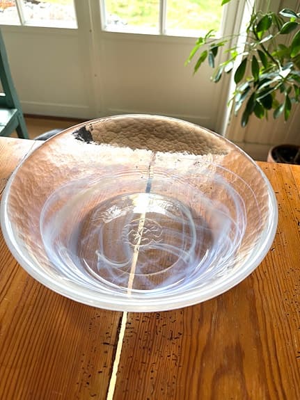 Stor Vit glasskål. Kosta Boda ”Mine”
