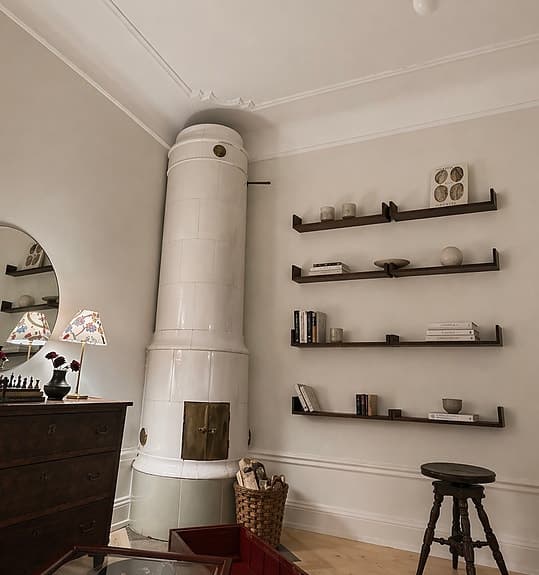 Vägghyllor i massiv ek