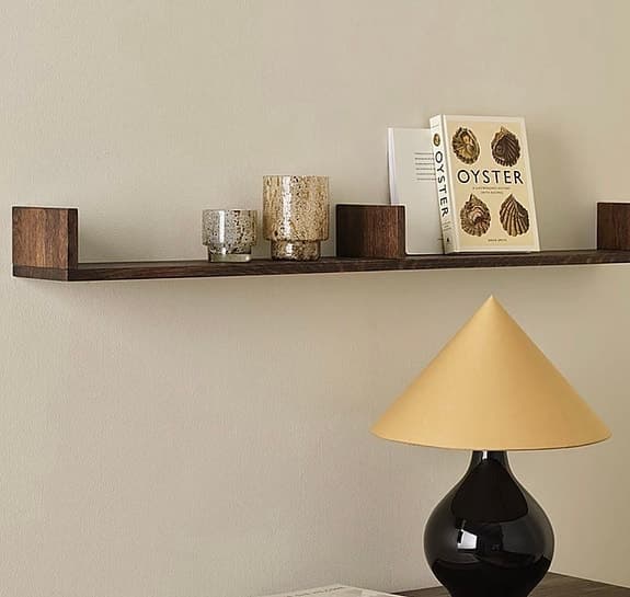 Vägghyllor i massiv ek