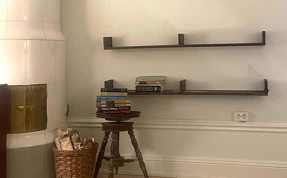 Vägghyllor i massiv ek