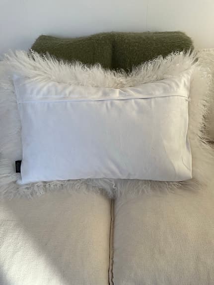 Skinnwille Home Collection prydnadskudde långhårig vit