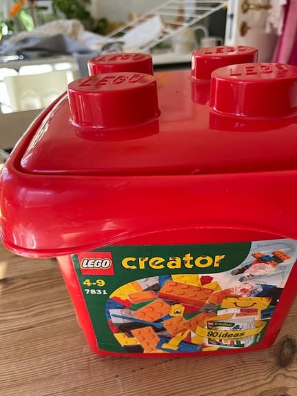 LEGO Creator byggklossar röd förvaringslåda samt 550 g lego