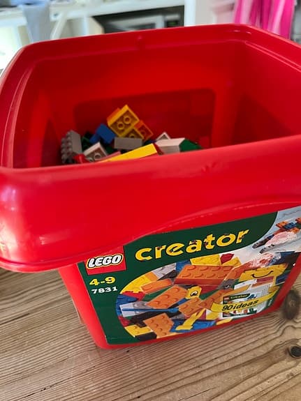 LEGO Creator byggklossar röd förvaringslåda samt 550 g lego