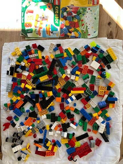 LEGO Creator byggklossar röd förvaringslåda samt 550 g lego