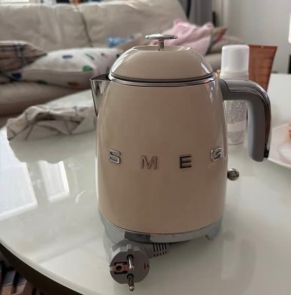 Smeg vattenkokare beige mini