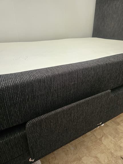Ställbar säng 90x200 cm – mycket fint skick