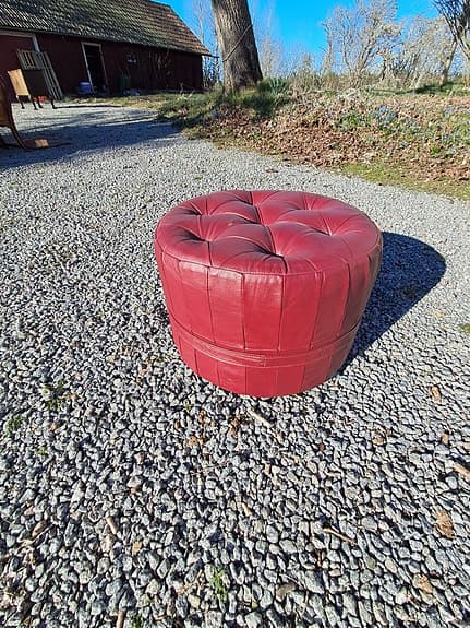 Retro, Vintage Pall,  rund fotpall röd läderimitation 70-80-tal