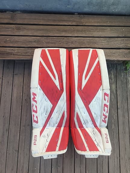 CCM Extreme Flex 4 målvaktsbenskydd 33+1 röd vit