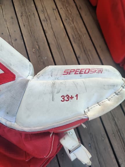 CCM Extreme Flex 4 målvaktsbenskydd 33+1 röd vit