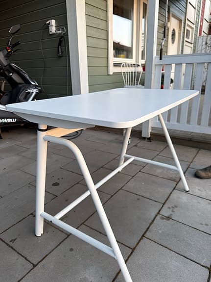 Skrivbord vitt hög/sänkbart IKEA