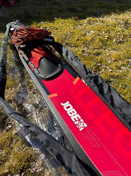 Jobe vattenskida 67 tum röd med draglina och fodral