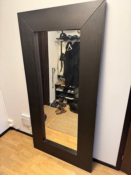 IKEA spegel med mörk träram