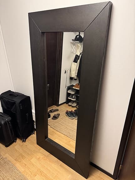 IKEA spegel med mörk träram