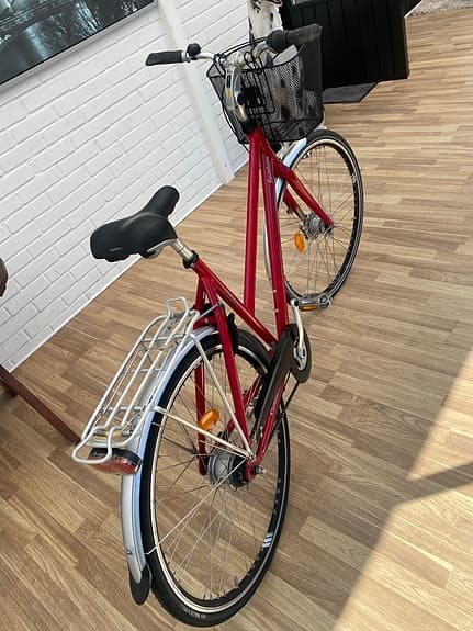 Crescent damcykel 28 tum med 8 växlar.