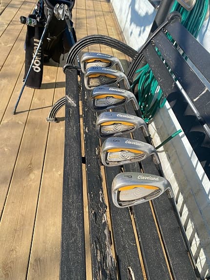 Cleveland cg gold järnset golfklubbor 4–PW höger