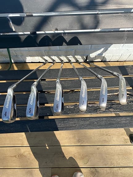 Cleveland cg gold järnset golfklubbor 4–PW höger