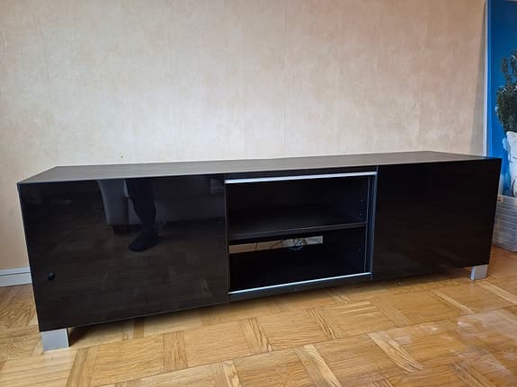 TV- och mediamöbel med glasluckor