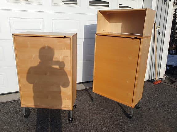 Förvaringsskåp på hjul av bok