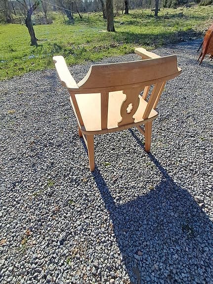 Retro, vintage karmstol i massivt trä. 50-70-tal?