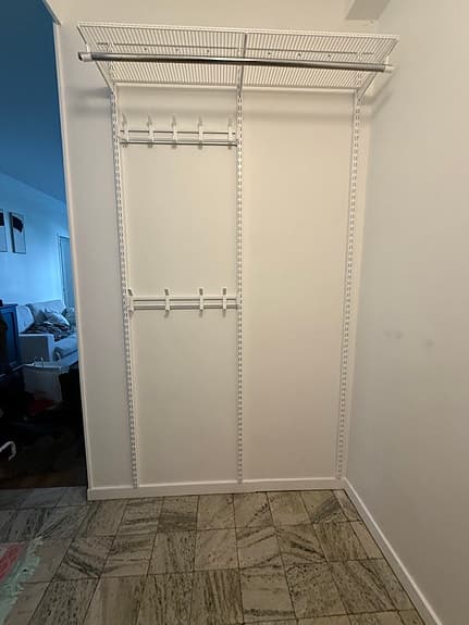 ELFA Förvaringssystem – Väggmonterat (Perfekt för hall/garderob)