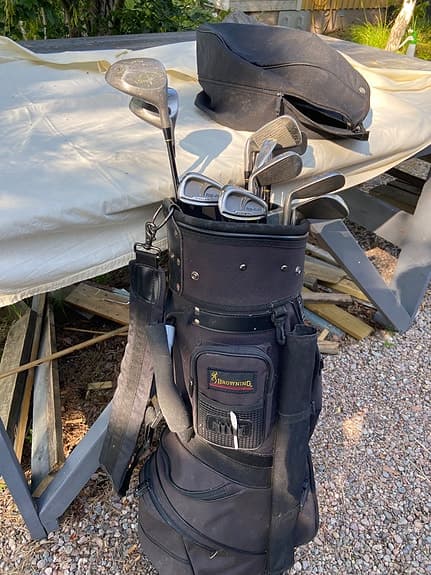 Golfset med klubbor och bag
