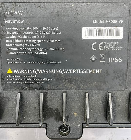 Segway Navimow H800E-VF Använder GPS inbyggd  kamera och påkörning skydd.