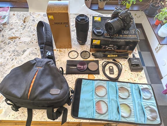 Nikon D7000 systemkamera med AF-S DX Nikkor 18–105mm VR objektiv svart